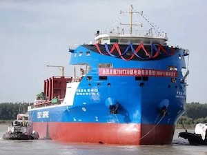 © COSCO Shippin Development / Das erste E-Containerschiff wurde vom Stapel gelassen